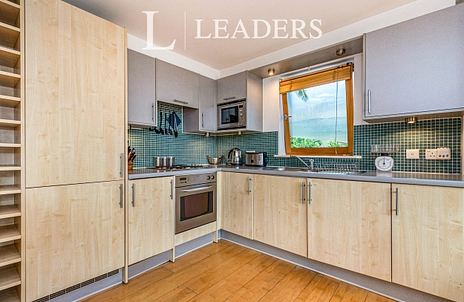 2 bedroom apartment to rent - The Oaks Square, Epsom, KT19 - Property View 2