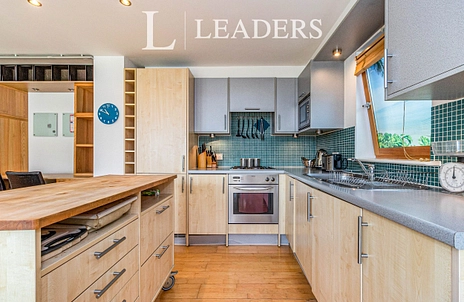 2 bedroom apartment to rent - The Oaks Square, Epsom, KT19 - Property View 3