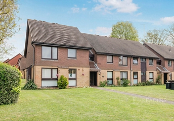 2 bedroom apartment to rent - Hillside Close, Banstead, Surrey, SM7 - Property View 1