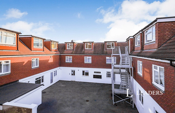 2 bedroom apartment to rent - Commercial Road, Eastbourne, BN21