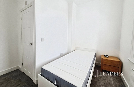 1 bedroom property to rent - St. Leonards Road, Eastbourne, East Sussex, BN21 - Property View 2