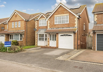 4 bedroom house for sale - Monarch Gardens, Eastbourne, East Sussex, BN23 - Property View 1