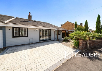 4 bedroom bungalow for sale - Willow Tree Gardens, Fareham, Hampshire, PO14 - Property View 1