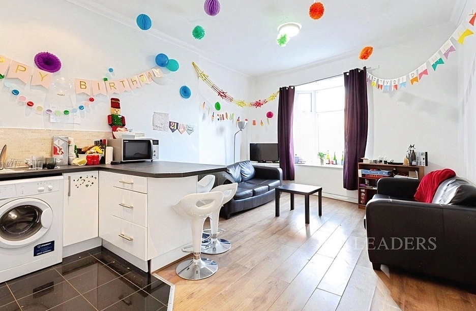 4 bedroom apartment to rent - Wilmslow Road, Manchester, M14 - Property View 1