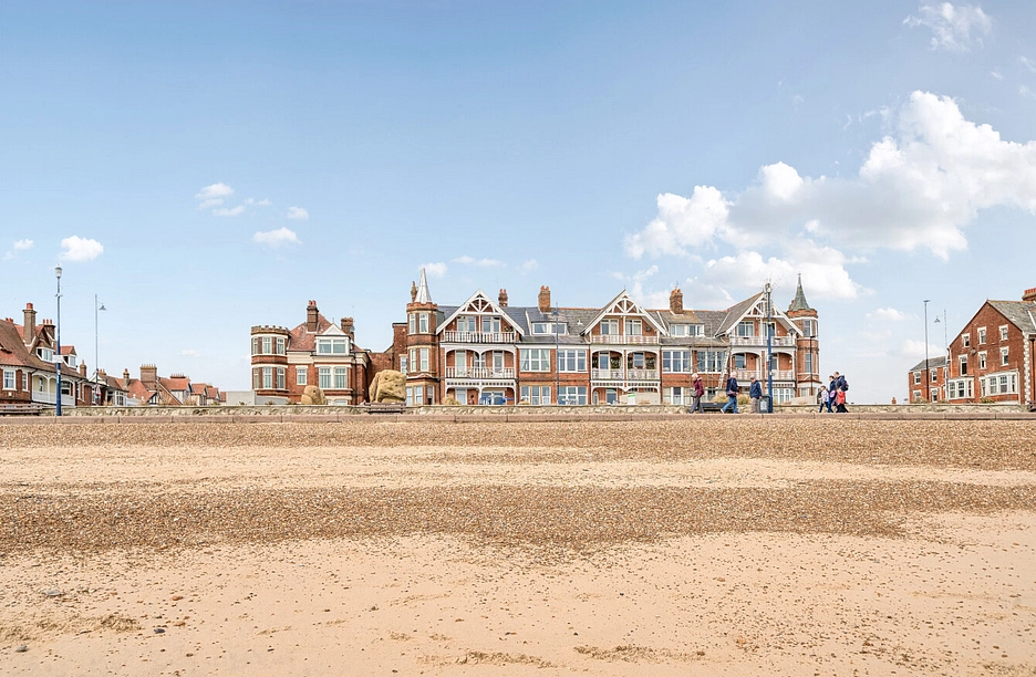 2 bedroom apartment for sale - Sea Road, Felixstowe, Suffolk, IP11 - Property View 1