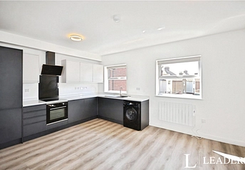1 bedroom apartment for sale - High Road West, Felixstowe, Suffolk, IP11 - Property View 1
