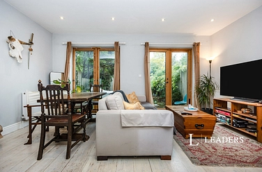 3 bedroom house to rent - Sonic Court, GU1