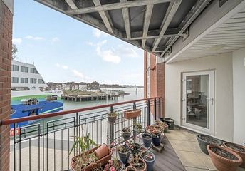 2 bedroom apartment for sale - Arethusa House, Gunwharf Quays, Portsmouth, Hampshire, PO1 - Property View 1