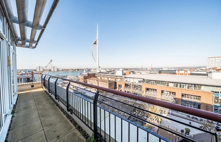 3 bedroom apartment for sale - Brecon House, Gunwharf Quays, Portsmouth, Hampshire, PO1
