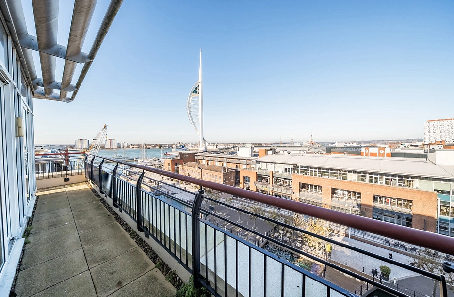 3 bedroom apartment for sale - Brecon House, Gunwharf Quays, Portsmouth, Hampshire, PO1 - Property View 1