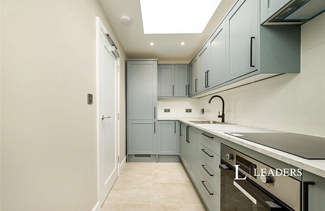 2 bedroom apartment to rent - The Hard, Portsmouth, Hampshire, PO1 - Property View 3