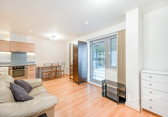apartment to rent - Admiralty Road, Portsmouth, Hampshire, PO1 - Property View 1