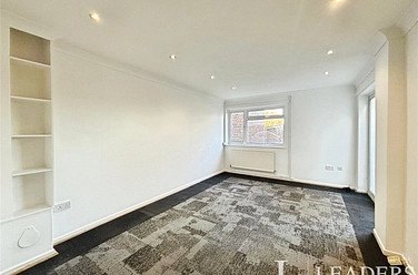property to rent - Long Banks, Harlow, CM18