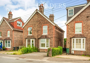 4 bed house for rent in College Road, Haywards Heath, RH16