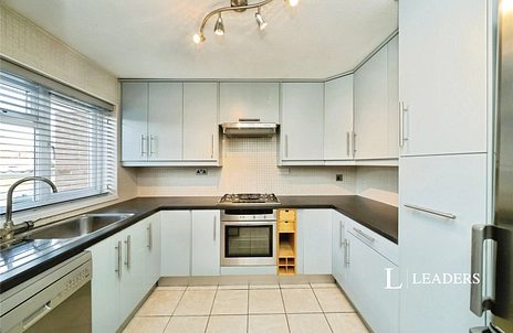 3 bedroom semi detached to rent - Egmont Road, Walton-on-Thames, Surrey, KT12 - Property View 2