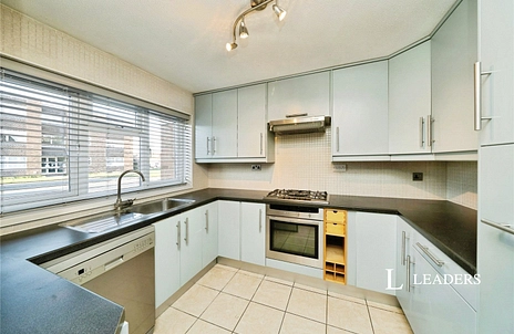 3 bedroom semi detached to rent - Egmont Road, Walton-on-Thames, Surrey, KT12 - Property View 3