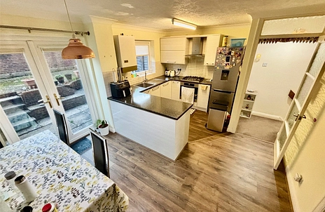 3 bedroom townhouse to rent - Downside Close, Eastbourne, East Sussex, BN20 - Property View 3