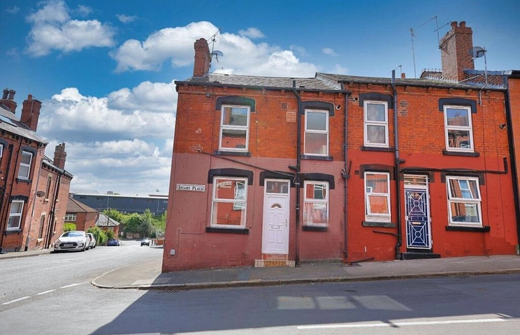 property to rent - Aviary Place, Leeds, West Yorkshire, LS12
