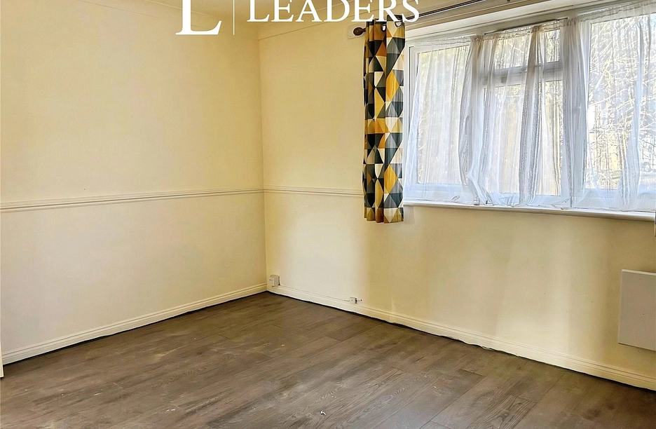 2 bedroom apartment to rent - Seaview Avenue, Basildon, Essex, SS16 - Property View 1