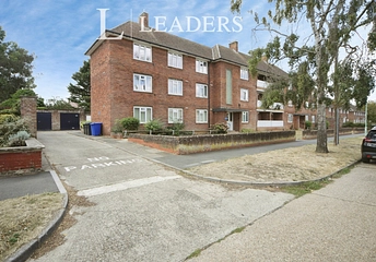 2 bed flat/apartment for rent in Lake Avenue, Bury St. Edmunds, Suffolk, IP32
