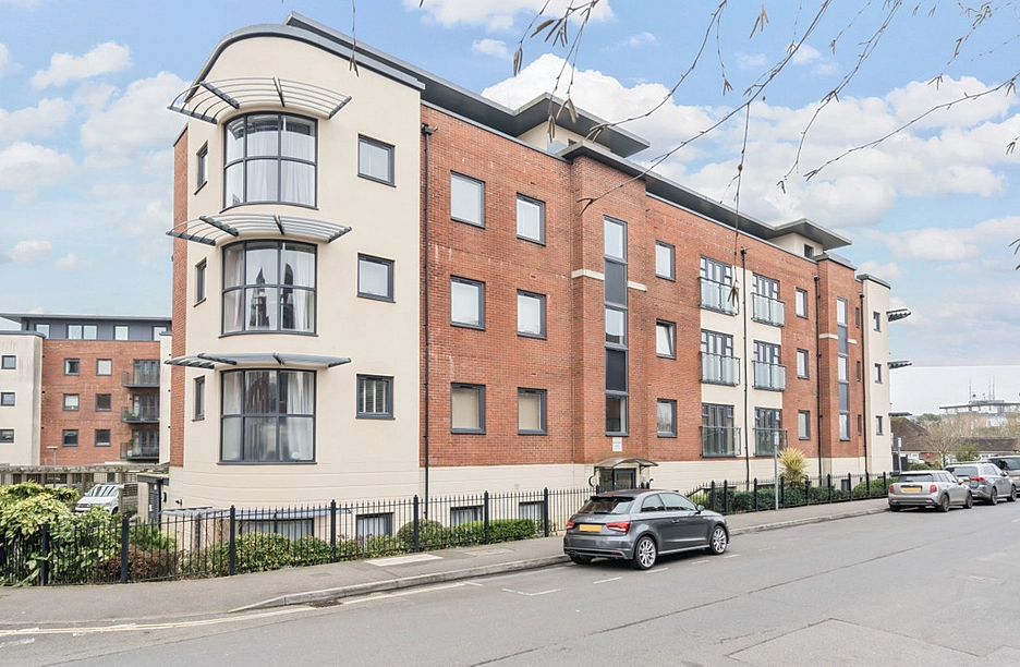 2 bedroom apartment for sale - Fosters Place, East Grinstead, West Sussex, RH19 - Property View 1