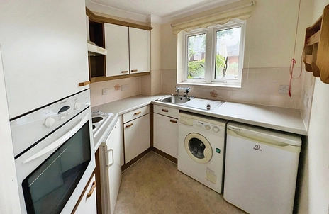 1 bedroom apartment for sale - St. James Road, East Grinstead, West Sussex, RH19 - Property View 2