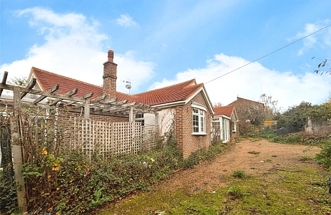 3 bedroom bungalow for sale - Church Street, Rudgwick, Horsham, West Sussex, RH12 - Property View 3
