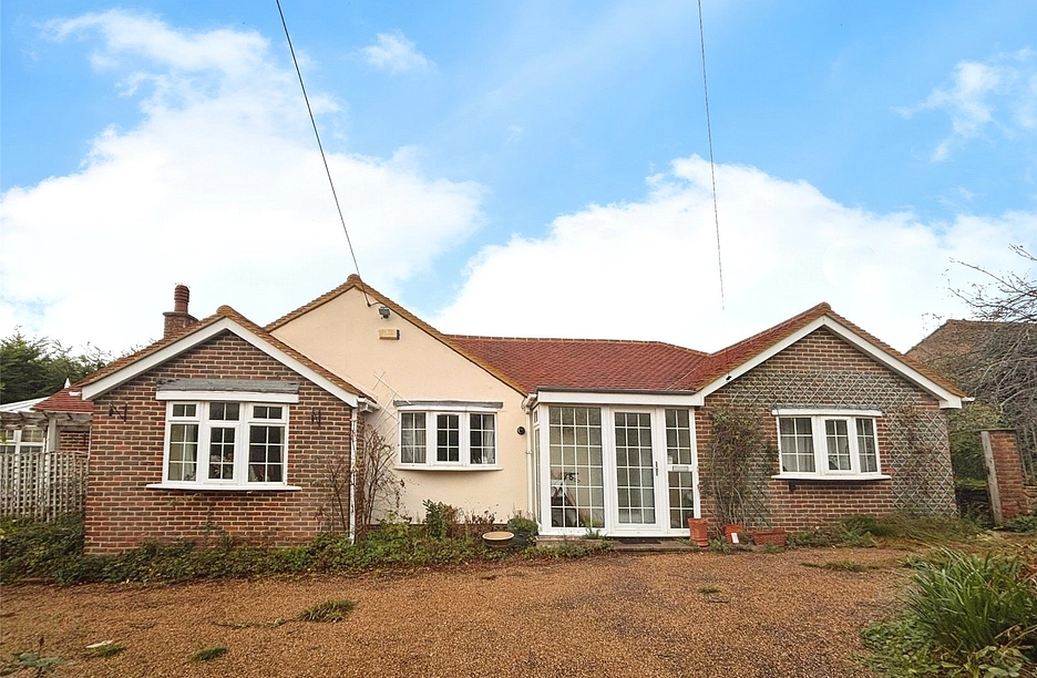 3 bedroom bungalow for sale - Church Street, Rudgwick, Horsham, West Sussex, RH12 - Property View 1