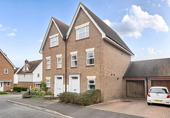 4 bedroom house for sale - Isewoods Way, Bolnore Village, Haywards Heath, RH16 - Property View 1