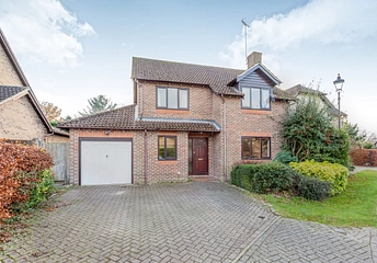 4 bed house for rent in Haybarn Drive, Horsham, RH12