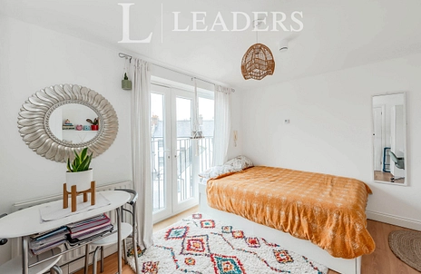 studio to rent - Home Farm House, 46 Springfield Road, Horsham, RH12 - Property View 3