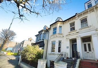4 bed flat/apartment for rent in Sackville Road, Hove, BN3
