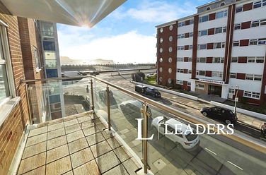 2 bedroom apartment to rent - Kingsway, Hove, East Sussex, BN3