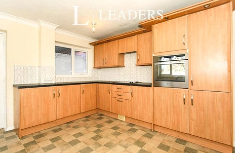 4 bedroom house to rent - Como Place, Newcastle, ST5 - Property View 3