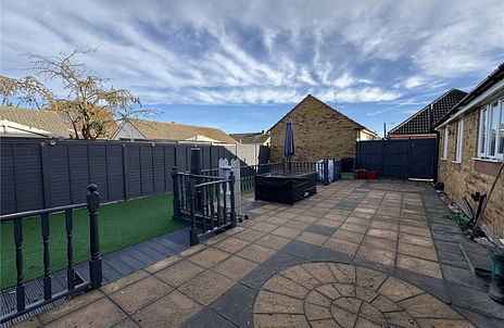 3 bedroom bungalow for sale - Totlands Drive, Clacton-on-Sea, Essex, CO15 - Property View 2