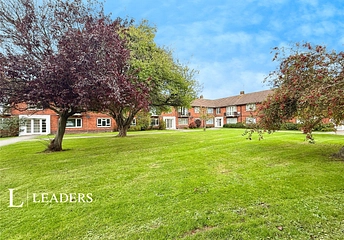 2 bedroom apartment for sale - Meadow Way, Littlehampton, West Sussex, BN17 - Property View 1