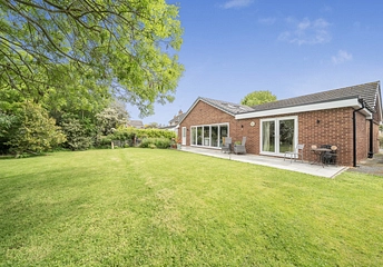 3 bedroom bungalow for sale - Thomas Close, Mickle Trafford, Chester, Cheshire, CH2 - Property View 1