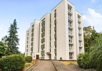 2 bedroom apartment for sale - Manor Court, Weybridge, Surrey, KT13 - Property View 1