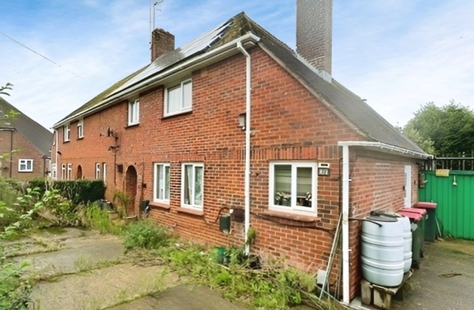 3 bedroom house for sale - Ginhams Road, Crawley, West Sussex, RH11 - Property View 1