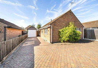 3 bedroom bungalow for sale - Stanmore Close, Clacton-on-Sea, Essex, CO16 - Property View 1