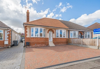 2 bedroom bungalow for sale - Brockley Crescent, Ipswich, Suffolk, IP1 - Property View 1