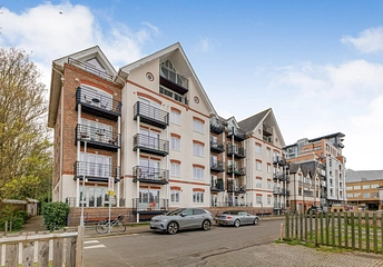 2 bedroom apartment to rent - Osiers Court, Steadfast Road, Kingston Upon Thames, KT1 - Property View 1