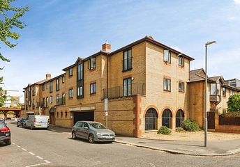 2 bed flat/apartment for rent in St James Place, Hardman Road, Kingston, KT2