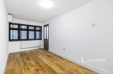 studio to rent - Reynolds Road, New Malden, KT3