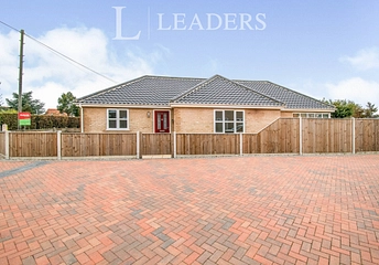 3 bedroom bungalow to rent - Beccles Road, Bradwell, Great Yarmouth, Norfolk, NR31 - Property View 1