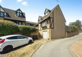 2 bed house for rent in Ennismore Green, Luton, Bedfordshire, LU2