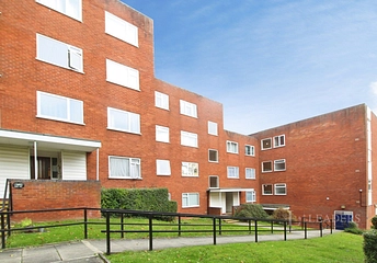 2 bed flat/apartment for rent in Arden Place, Luton, Bedfordshire, LU2