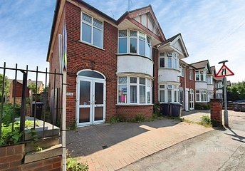3 bed house for rent in Old Bedford Road, Luton, Bedfordshire, LU2