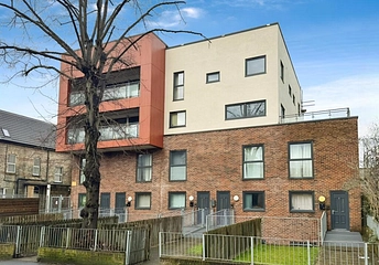 2 bed flat/apartment for rent in Wilbraham Road, Manchester, M14