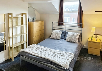 5 bed house for rent in Booth Avenue, Manchester, Greater Manchester, M14